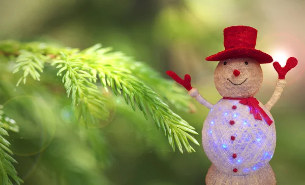 Figur Eines Fröhlichen Schneemanns Mit Roter Mütze Und Fäustlingen Vor — Stockfoto