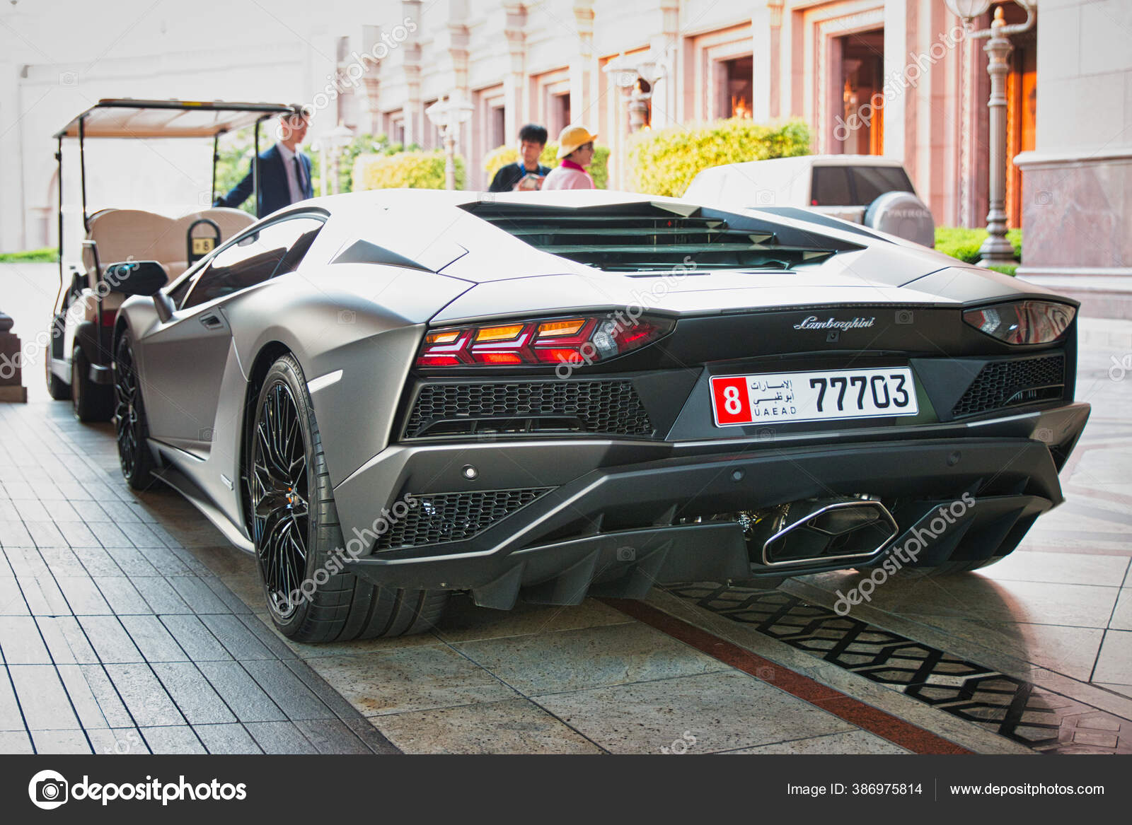 400 000 Dollars Lamborghini Aventador Abu Dhabi United Arab Emirates —  Stock Editorial Photo © abyt10 #386975814, image size:1600x1167
