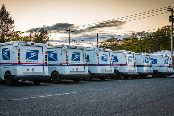 Parlin Een Nummer Geparkeerd United States Postal Services Bestelwagens Voor — Stockfoto