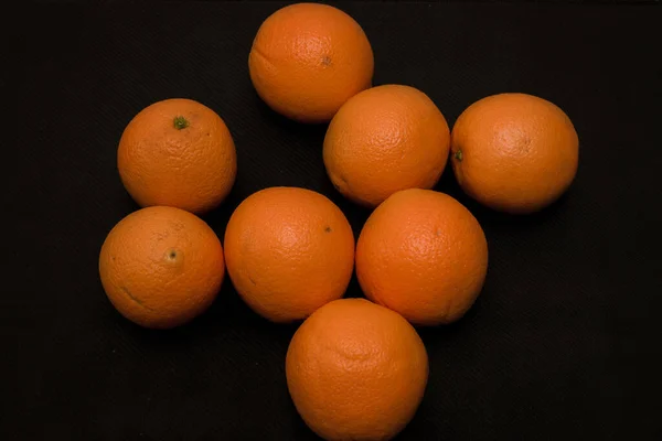 Ισομετρική Άποψη Των Πορτοκαλί Πορτοκαλιών Σκούρα Μαύρη Επιφάνεια — Φωτογραφία Αρχείου