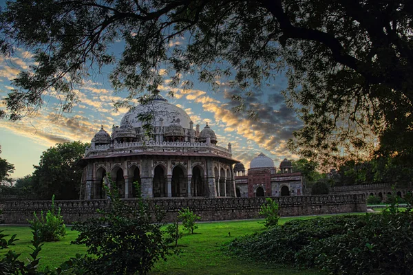 ロディ ガーデン Lodhi Garden ニューデリーにある都市公園である 90エーカー以上に広がる 15世紀の墓がある — ストック写真