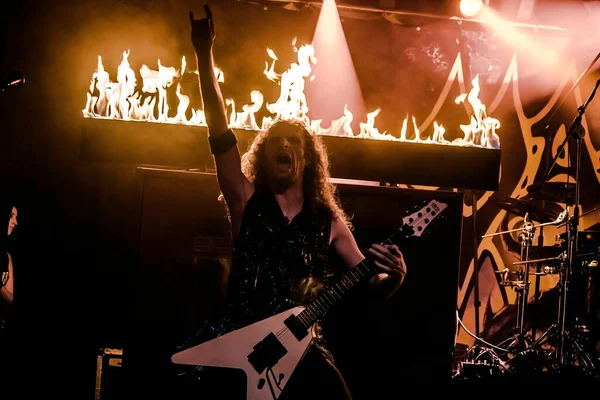 Krakow Polonya Eylül 2014 Arkaplanda Gitar Alevlerle Rock Thrash Metal — Stok fotoğraf
