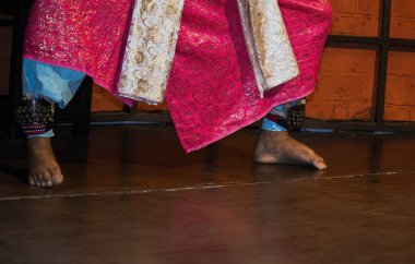 Kochi, Hindistan - 15 Mart 2014: Kathakali adlı bir Hint klasik dans formunda Ghungroo adlı bir müzik halhalı. Dans formu, Hint mitolojik hikayelerini sayısız mimik teknikler ve duygu yoluyla anlatmak etrafında döner.