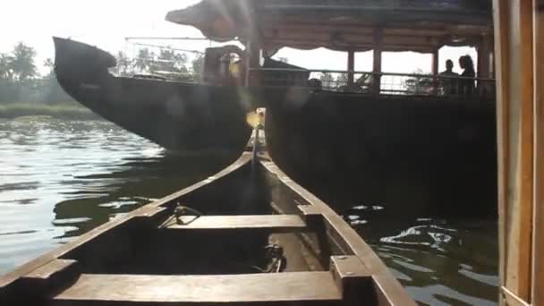 Barco Casa Passando Contra Luz Sol Alleppey Kerala Localizado Sul — Vídeo de Stock