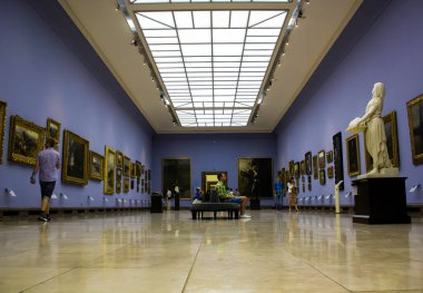 Krakow, Polonya - 23 Mayıs 2014: Polonya 'nın başkenti Krakow' da yer alan kamu sanat müzesinin geniş mercek manzarası - Orta Avrupa