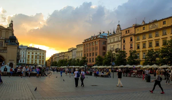 Krakau Polen Mai 2014 Eine Straßenansicht Des Touristischen Hauptplatzes Bei — Stockfoto