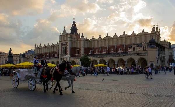 Krakau Polen Mai 2014 Eine Weitwinkelstraßenansicht Von Ausritten Auf Dem — Stockfoto