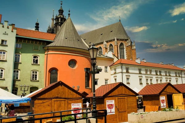 Bunte Europäische Architektur Und Temporäre Souvenirläden Zentrum Von Krakau Südpolen — Stockfoto