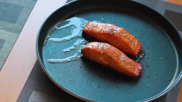 Fırından Fırında Kızartılmış Somon Balığı — Stok video