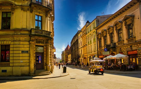 Krakau Polen Juni 2014 Eine Weitwinkelaufnahme Der Polnischen Straße Und — Stockfoto