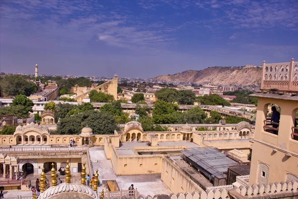 位于印度拉贾斯坦邦斋浦尔市的宫殿的广角屋顶照片 — 图库照片