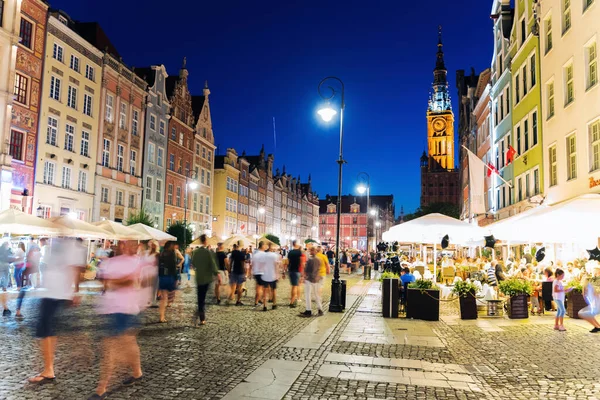 Gdansk Polonia Del Norte Agosto 2020 Fotografía Nocturna Personas Caminando — Foto de Stock