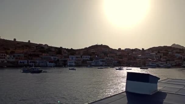 Halki Grécia Navio Que Sai Uma Ilha Halki Chalki Durante — Vídeo de Stock