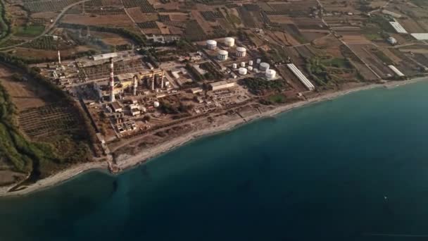 Rodos Insansız Hava Aracı Görüntüsü Mavi Akdeniz Yanındaki Sanayi Bölgesi — Stok video