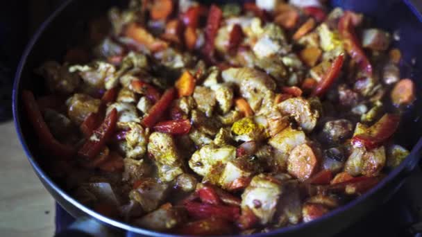 Гостра Гаряча Курка Індійському Стилі Овочами Сковороді Готовими Приготування Декількома — стокове відео
