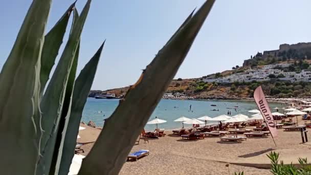 Rhodes Greece September 2020 Beach Lindos Town Situated Rusty Mountain — Stock Video