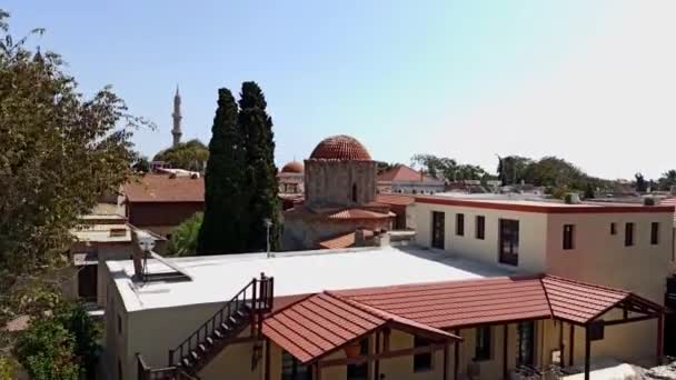 Rhodes Greece Trucking Shot Medieval Castle Houses Clear Blue Sky — Vídeos de Stock