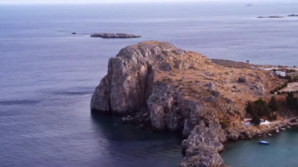 Rhodos Grekland Flygdrönare Panorera Skott Naturligt Inträffade Lagun Lindos Stad — Stockvideo