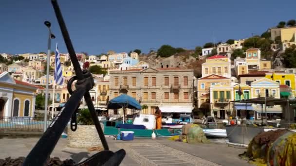 Rhodos Griekenland September 2020 Een Anker Midden Symi Eilandstad Overdag — Stockvideo