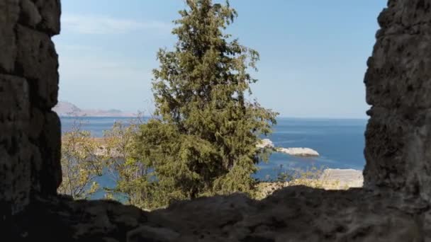 Rodas Grecia Empuje Tiro Playa Lindos Través Pared Acrópolis Durante — Vídeo de stock