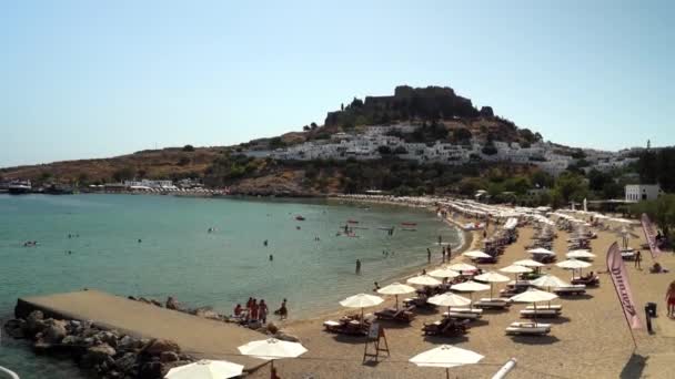 Rhodos Griechenland Statische Aufnahme Vom Strand Mit Touristen Die Den — Stockvideo