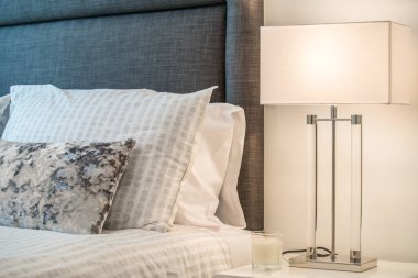 Yatakta rahat yastıklar