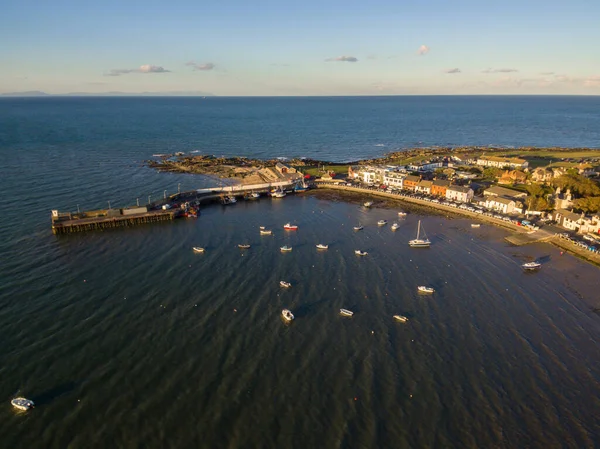 Tekneli Skerries kıyıları, İrlanda