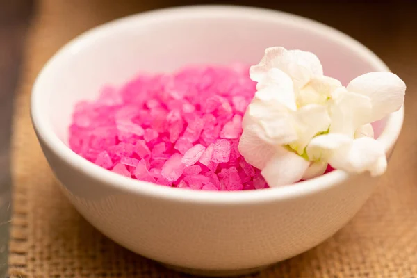 Pembe spa aksesuarları, klozette banyo tuzu