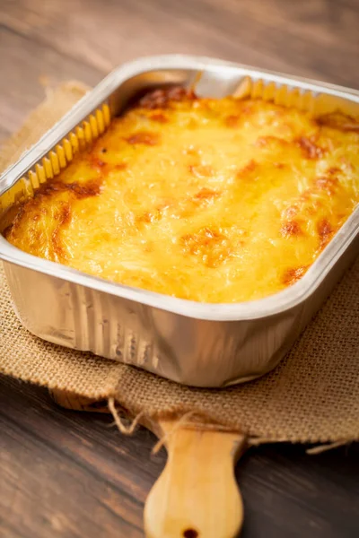 Rindfleisch Käse Lasagne Einem Tablett — Stockfoto