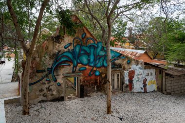 Otrobanda şehrinde yürüyen Curacao, Hollanda Antilleri 'nde küçük bir Karayip Adası' na bakıyor.