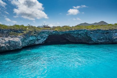 Tropik Karayip adası Curacao 'nun etrafındaki sahil manzaraları 