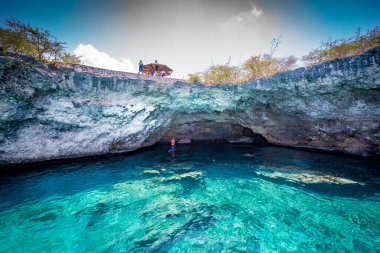 Tropik Karayip adası Curacao 'nun etrafındaki sahil manzaraları 