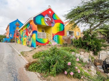 Otrobanda şehrinde yürüyen Curacao, Hollanda Antilleri 'nde küçük bir Karayip Adası' na bakıyor.