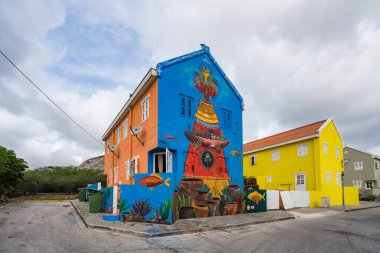 Otrobanda şehrinde yürüyen Curacao, Hollanda Antilleri 'nde küçük bir Karayip Adası' na bakıyor.