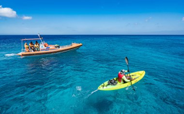 Tropik Karayip adası Curacao 'nun etrafındaki sahil manzaraları 