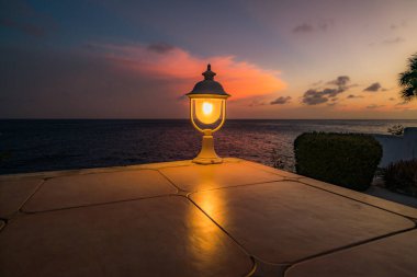 Karayip adası Curacao 'da okyanus üzerinde gün batımı