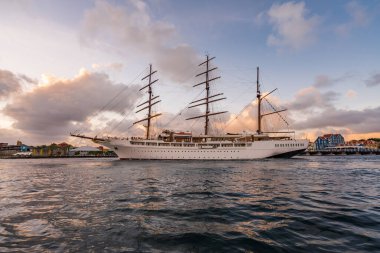 Punda 'daki tekneler - Karayip adası Curacao' nun manzarası 
