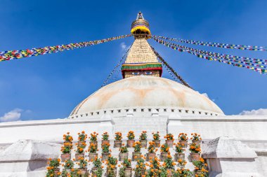 Boudha 'nın Budist Stupa' sı Katmandu Nepal Asya 'yı bayraklar.