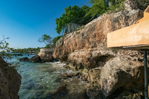 Wunderschöne Tropische Lagune Mit Klarem Wasser Felsen Und Meerblick — Stockfoto