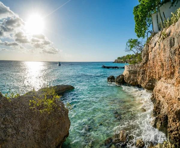 美丽的热带泻湖 清澈的水 岩石和海景 — 图库照片