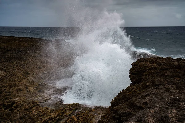 Des Vagues Marines Envoûtantes Éclaboussent Vrai Pouvoir Nature — Photo