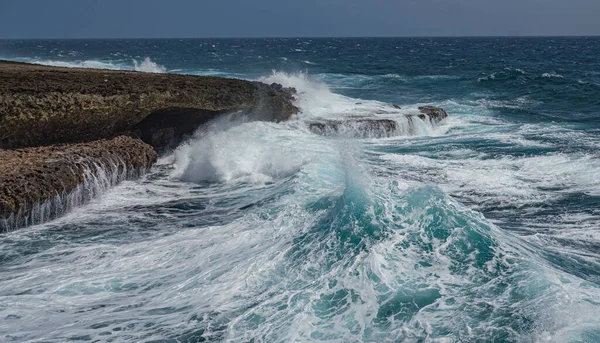 Des Vagues Marines Envoûtantes Éclaboussent Vrai Pouvoir Nature — Photo