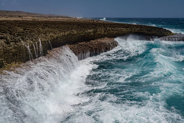 Mesmerizující Mořské Vlny Šplouchají Pravá Síla Přírody — Stock fotografie