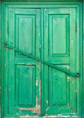 Arkaplan ve duvar kağıdı için ahşap yeşil bir kapı fotoğrafı.