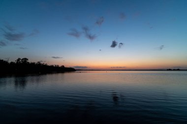 Almanya 'daki Steinhuder Meer' de günbatımı