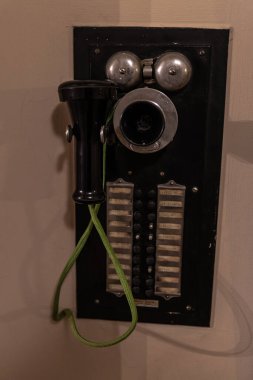 Duvardaki Eski Antik Telefon