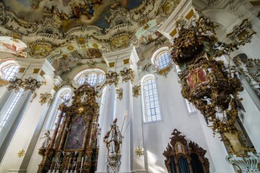 Almanya, Bavyera 'daki Wieskirche Kilisesi' nde freskler