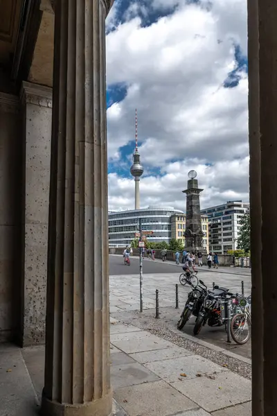 博物館島からベルリンテレビ塔とAlexanderplatzへの眺め — ストック写真