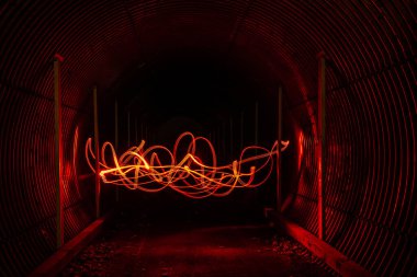 Bir Tünelde Hafif Boyama