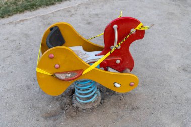 Halk oyun parkındaki viral enfeksiyonları önlemek için COVID-19 Önlemleri